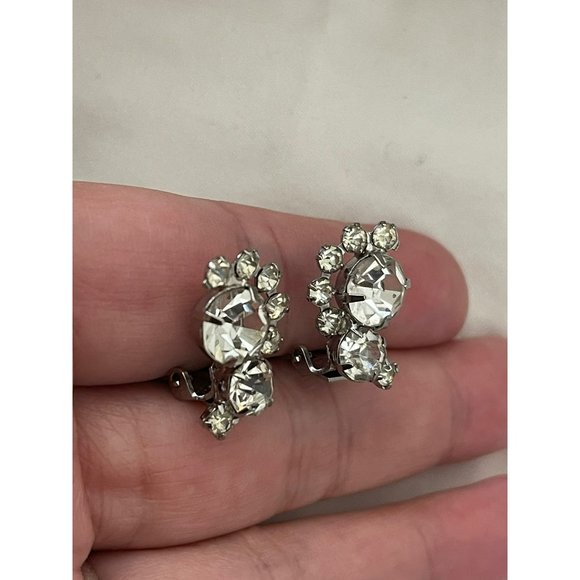 Vintage Rhinestone Encrusted Brooch and 2 Pairs Rhinestone/Bead Clip-on Earrings - Picture 9 of 12